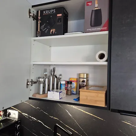 Luxsuite Still Und Komfort 1 Balkon Grill Tv-75 Zoll * דינסלאקן