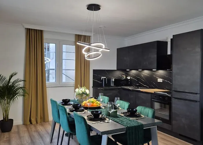 Luxsuite Still Und Komfort 1 Balkon Grill Tv-75 Zoll דינסלאקן